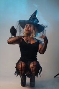 🧙🏾‍♂️🪄🧹 od Canela_Osada_  4 snímek