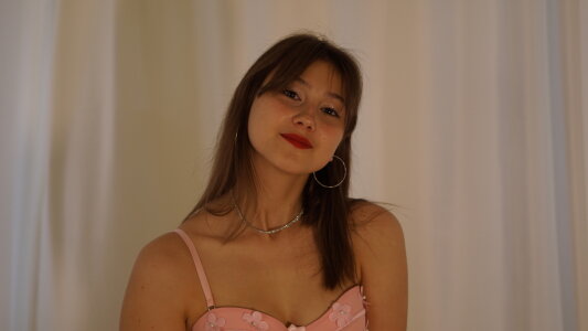 CwenBollding Cover Girl Vibes Pic 2