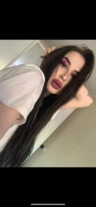 ClaireCastiel Public Pic 2