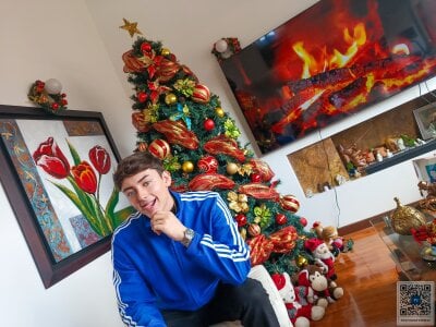 Boyfriend-Hot Public Pic 6