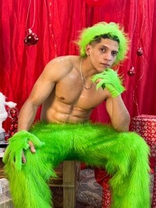 Steven_x94 Christmas charm Pic 3