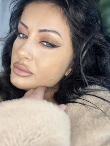 Jasmin0e: Public ( 2 фото)