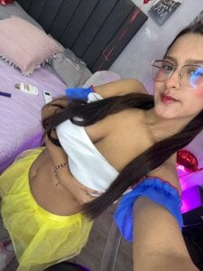 kendra_london Blancanieves💙💛 Pic 5