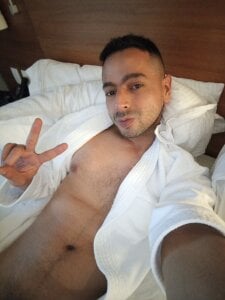 😈 de YoungStallionXL  6 Imagens