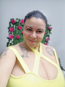 Mia_hot_cum