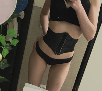 CloverGroomes Mia Pic 4