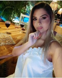 imVictoria_ Public Pic 4