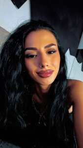 TiaCyrrus Public Foto 5