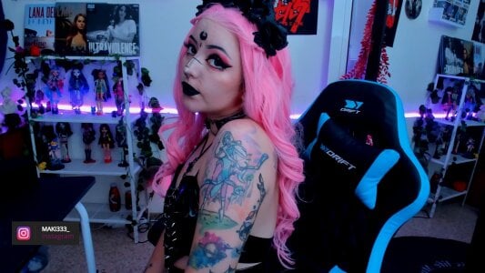 Makii_33 Maki pink hair Pic 3