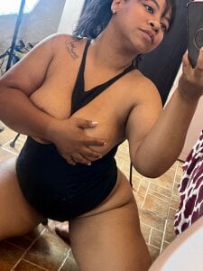 Aliyah_Brooks_cr PLAY WITH MY BOOBS Pic 2