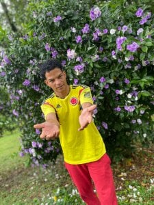 MaxyRyan Hello, we are a couple happily in love. Pic 8