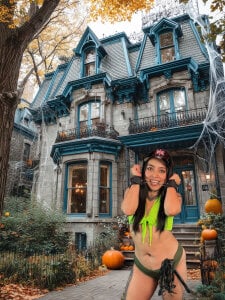 LiaMonroee_ Sweet or naughty? 🥵🎃 Pic