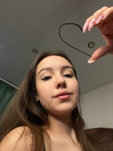 LisaSmiths new manicure Pic 3