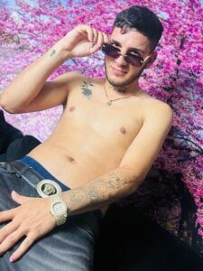 OurCinnamon ROOM GUYS Pic