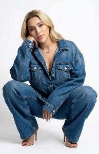 Mia_sofiia21のMiu miu IA 🤍🩵の 2枚の写真