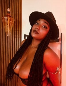 Coral_Lise Shall we ride? 🐎 Pic 5