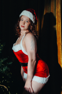 Pretty_Alison Christmas 2025 Pic 7