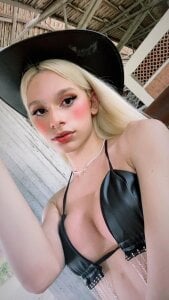 steila_rochefort Sexy Cowgirl Pic