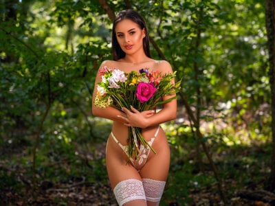 AlmaLuv Flowers and skin 🤎 Εικόνα