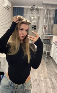 LaurieGutierrez Public Pic 6