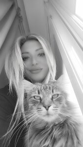 Blondie_Sasha Cat mom Pic 3