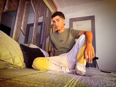 a little about me so you can get to know me de Dallen_Grant  5 photos