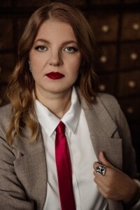 YourUniverser Businesslike, daring and sexy Pic 9