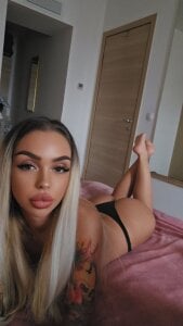 AprilHadid Public Pic 7