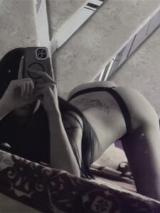 alice_sofia Black and white Pic 3