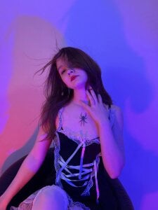 MichelleRoux Bend your knees Pic 8