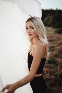 Belle_Kim_ Public Pic 5