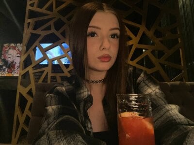 who is it?)) it's me Molly! de AngelenaCrittendon  Imagens