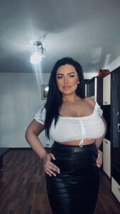 SellenaBigBoobs Public Pic 4