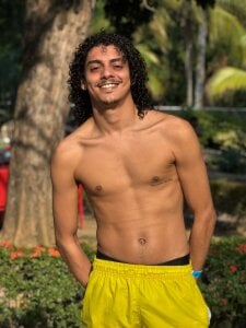 Straight_with_curls Pool 🔫 Pic