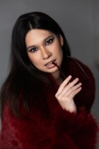 SaraDenars Crimson Desire Pic 2