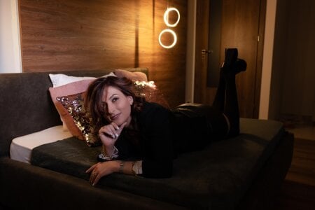 LisaCroft Black Pic 6
