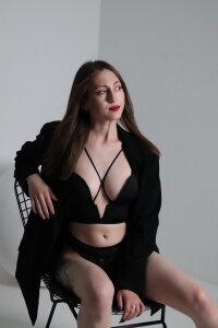 Join ChristyCraym Live Sex Chat - Profiles, Reviews, & Porn
