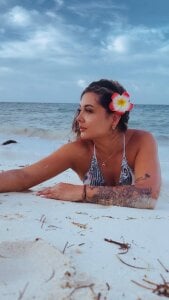 Emma_JJones Sun, sand… and Me 🌊⛱👑 Pic 2