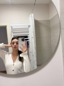 MableHort Getting Ready for Some Holiday Cheer 🎅🏼🎄 Pic 3