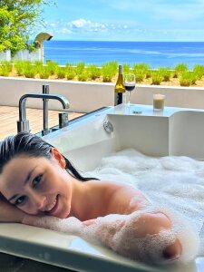 EllyChu Public Pic 3