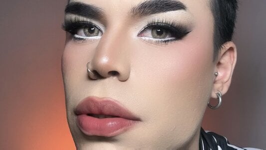 LucyGiraldo Hair doesn't define who you are🔥 Billede 3