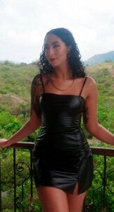 agatha_collins_ Fine and elegant woman Pic 2