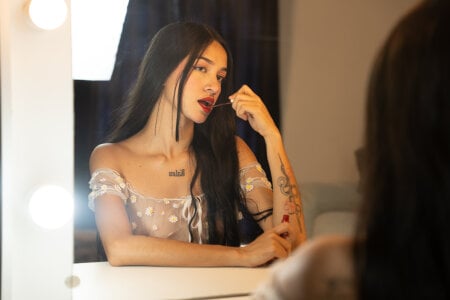 sara_stonemsMore in the mirror Bild 5