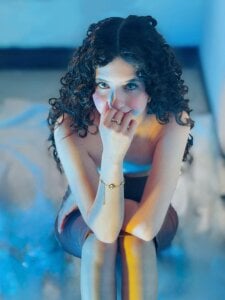 Sarah crespa 😋😍 od sarah_sweett_  2 snímek