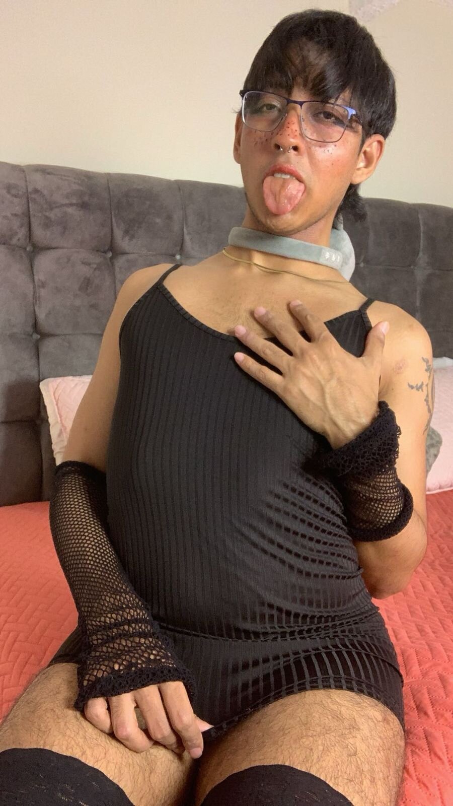 Трендове зображення  9334 Dark_hairy_