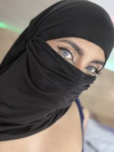 Jasmin_hamdanのTell me no… but look at me like thisの枚の写真