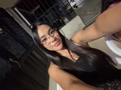 A little more of me… ☺️ od HoneyDolllXXX  2 snímek