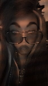 VenezuelaLuxeNoir The glasses xo Pic