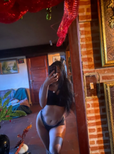 Gabby-Kinky- Public Pic 5