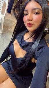 Naughty_Vanessa_ Public Pic 4